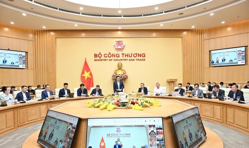 Quyền Bộ trưởng Bộ Công Thương Lê Mạnh Hùng chủ trì cuộc họp với các tập đoàn năng lượng và đại diện nhiều địa phương về triển khai nhiệm vụ bảo đảm cung ứng điện năm 2026, định hướng cho giai đoạn 2027-2030