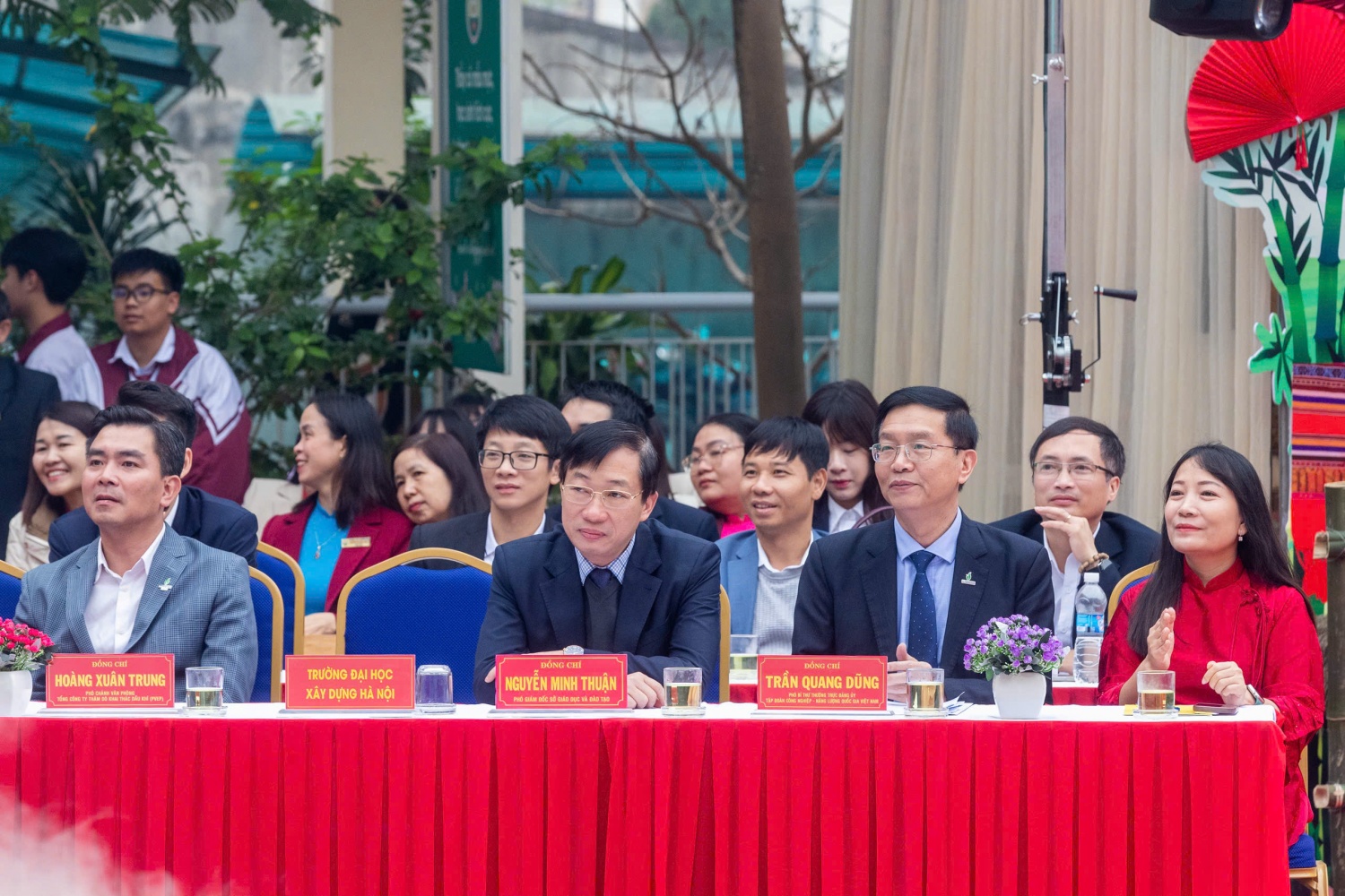 Các đại biểu tham dự chương trình