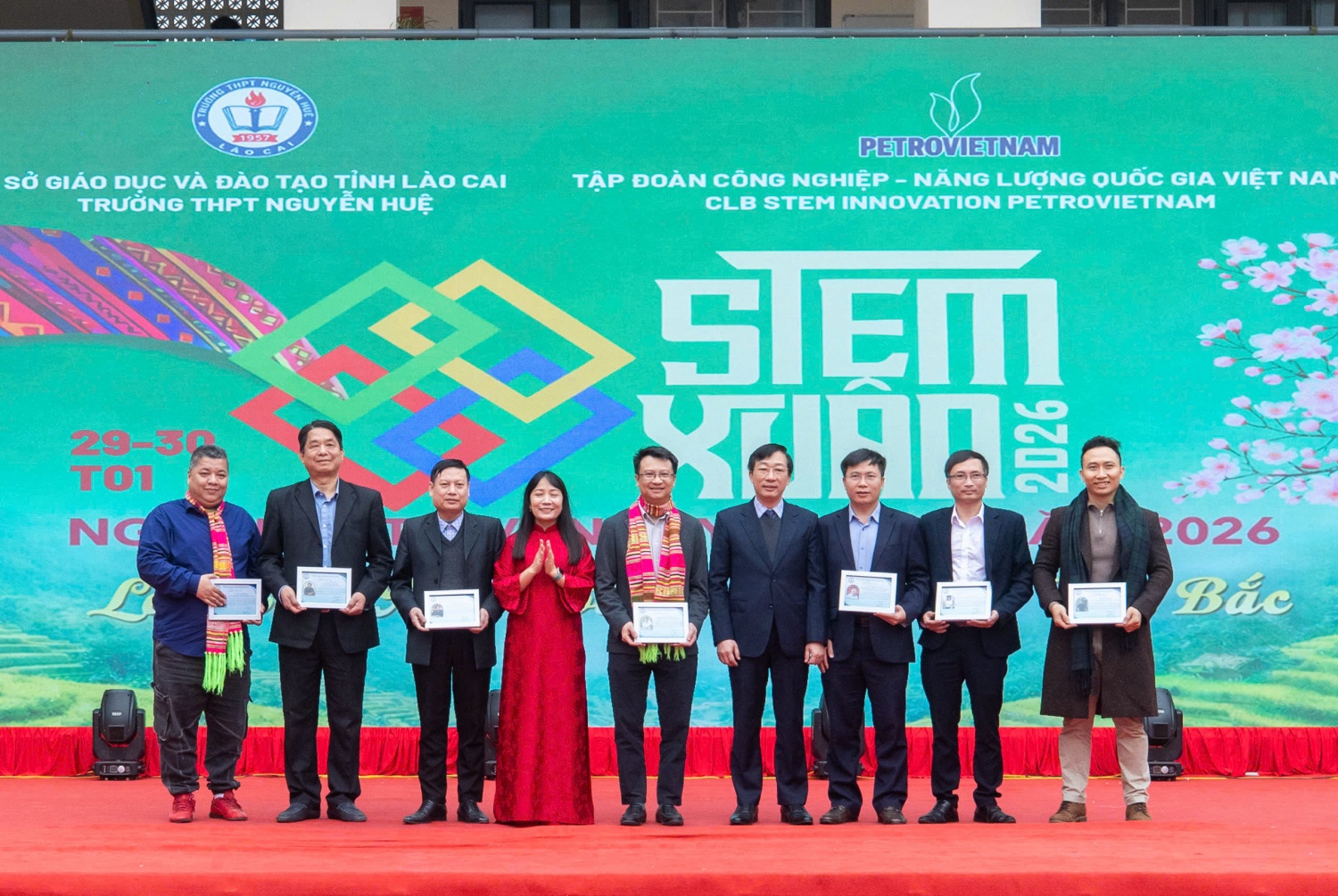 Sở GD&ĐT Lào Cai, Trường THPT Nguyễn Huệ tri ân các chuyên gia STEM