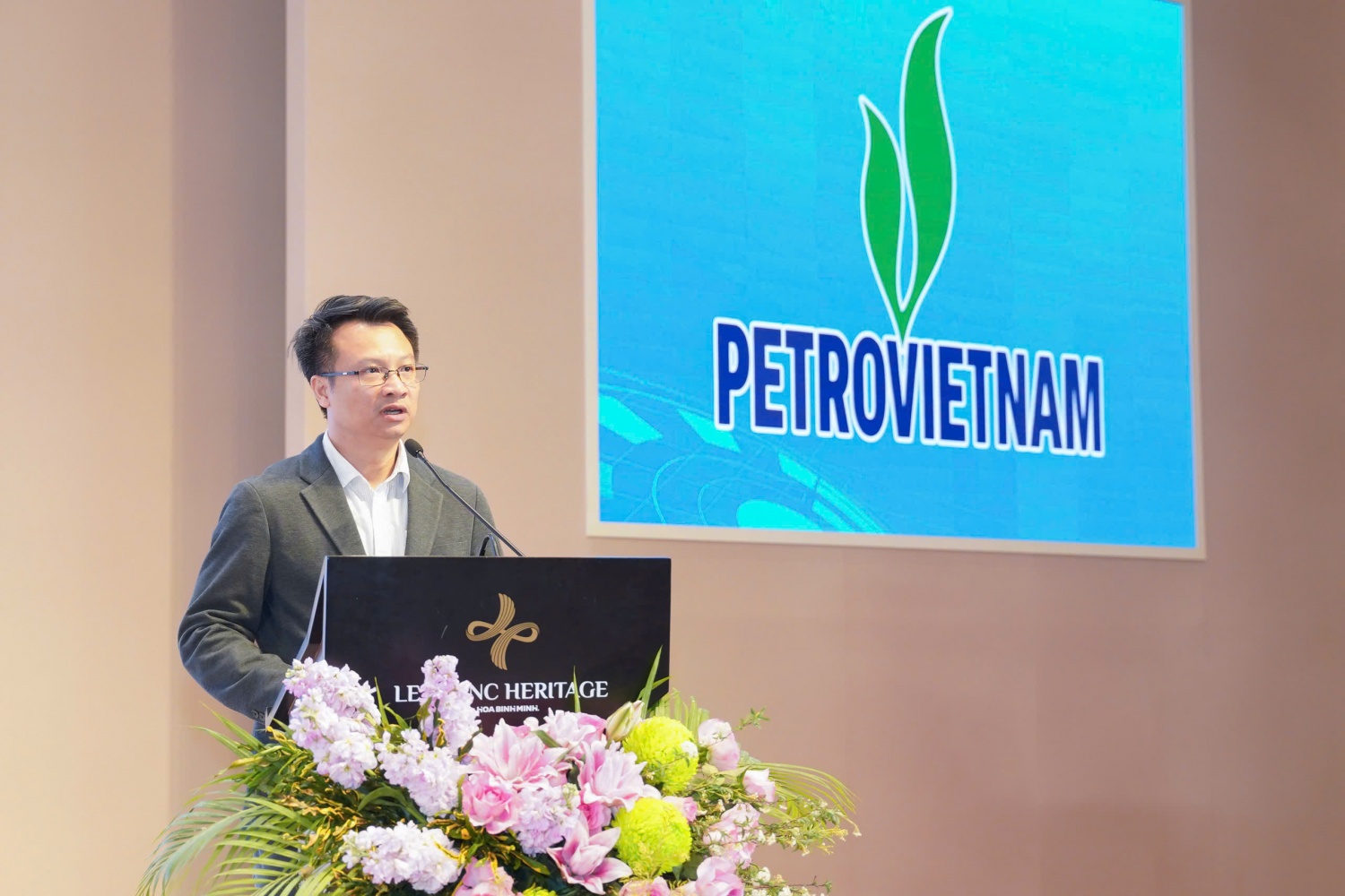 Tiến sĩ Dương Tuấn Hưng, Viện Hóa học, Viện hàn lâm khoa học và công nghệ Việt Nam, đại diện nhóm Chuyên gia, giảng viên của chương trình phát biểu Tổng kết Hội nghị tập huấn.