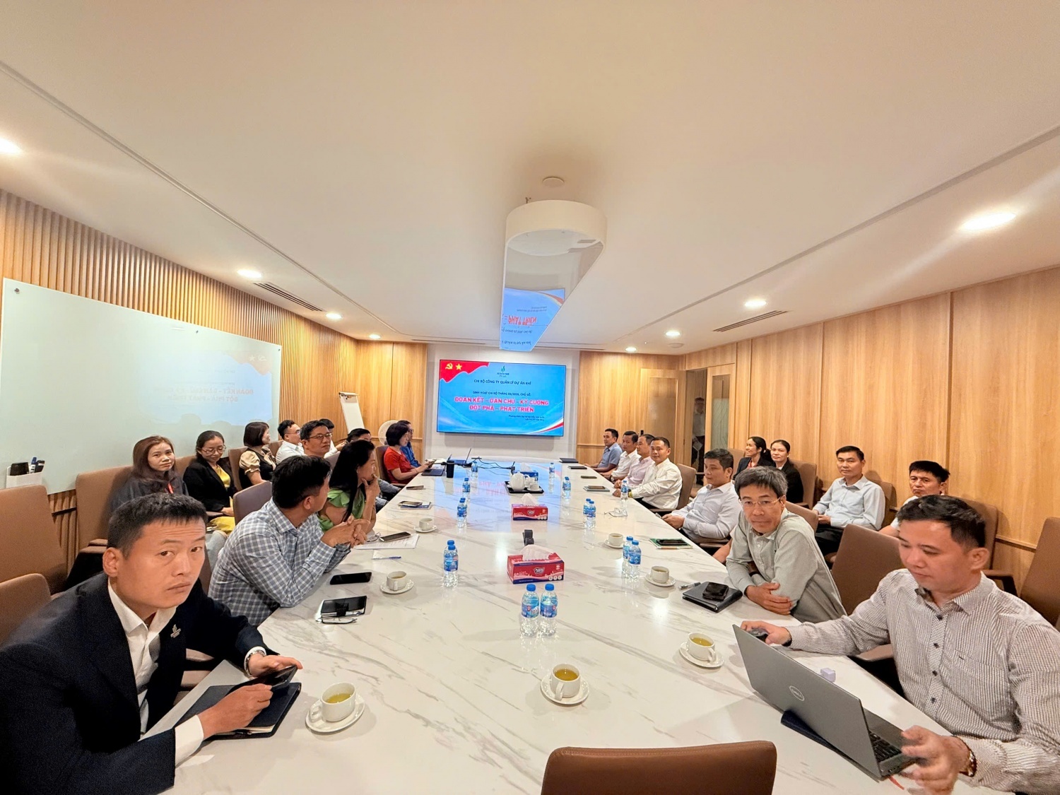 Buổi sinh hoạt chi bộ tháng 1/2026 tại Đảng bộ PV GAS.