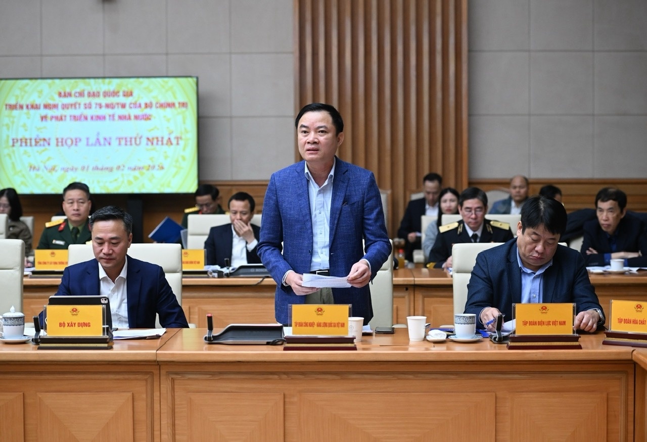 Chủ tịch HĐTV Petrovietnam Lê Ngọc Sơn đóng góp ý kiến về các dự thảo quan trọng tại cuộc họp