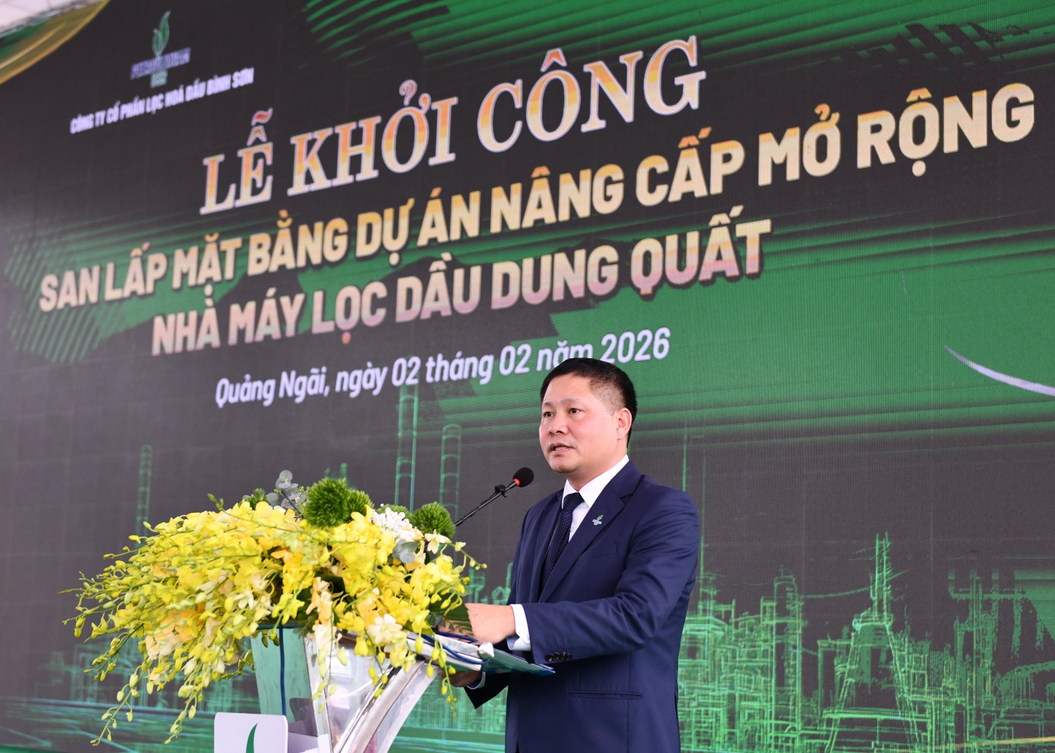 Đồng chí Bùi Ngọc Dương – Bí thư Đảng ủy, Chủ tịch HĐQT BSR thông tin về Dự án NCMR NMLD Dung Quất tới các vị đại biểu.