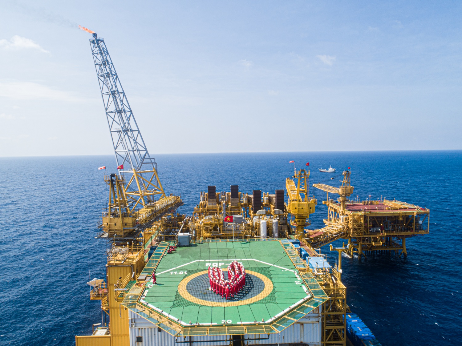 Dưới sự lãnh đạo của Đảng, Nhà nước, Petrovietnam đã đạt được nhiều thành tựu to lớn, là động lực dẫn dắt, lan tỏa, đóng góp quan trọng vào sự nghiệp xây dựng và bảo vệ Tổ quốc.