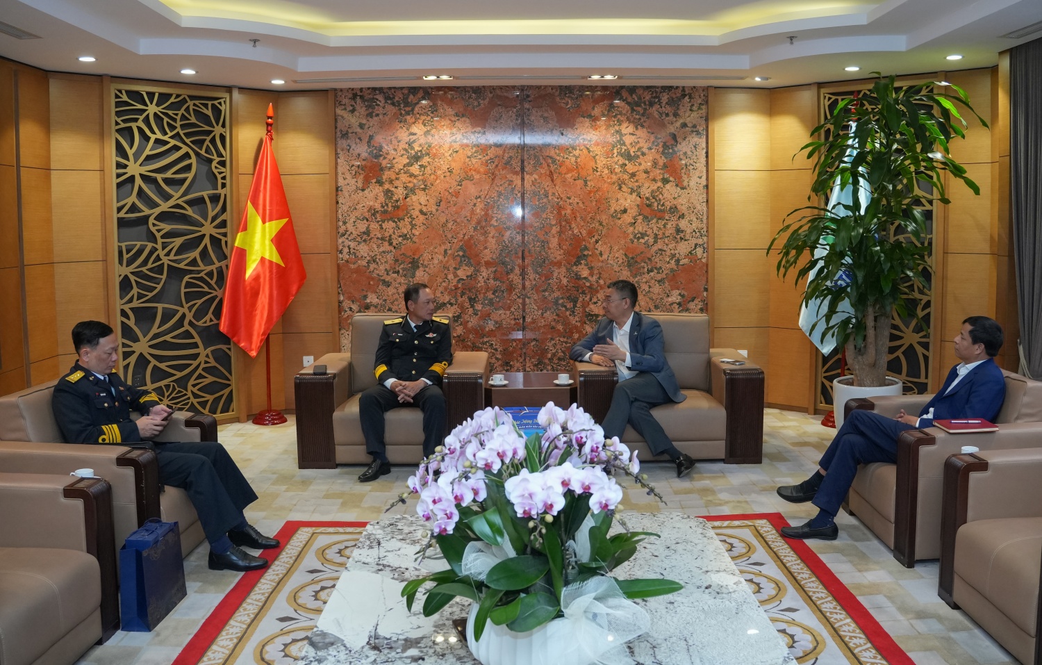 Chuẩn Đô đốc Đỗ Quốc Ân gửi lời chúc mừng năm mới tốt đẹp nhất tới tập thể lãnh đạo, cán bộ, người lao động Petrovietnam.