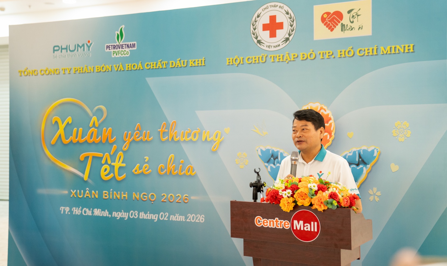 Ông Tống Xuân Phong - Ủy viên Ban Thường vụ Đảng ủy, Chủ tịch Công đoàn PVFCCo - Phú Mỹ: Mỗi phần quà tuy giá trị không lớn nhưng đó là tấm lòng, sự quan tâm của doanh nghiệp và Hội Chữ thập đỏ, góp phần mang đến cho bà con một cái Tết ấm áp, đủ đầy.