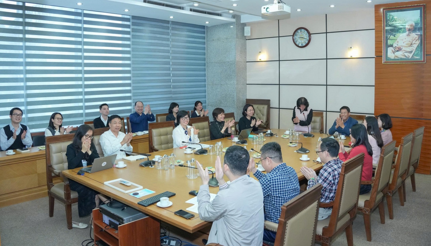 Đồng chí Nguyễn Văn Mậu - Ủy viên Ban Thường vụ Đảng ủy, Chủ nhiệm Ủy ban Kiểm tra Đảng ủy Petrovietnam, Bí thư Đảng ủy Bộ máy QL&ĐH sinh hoạt tại Chi bộ Kiểm tra - Kiểm soát nội bộ.