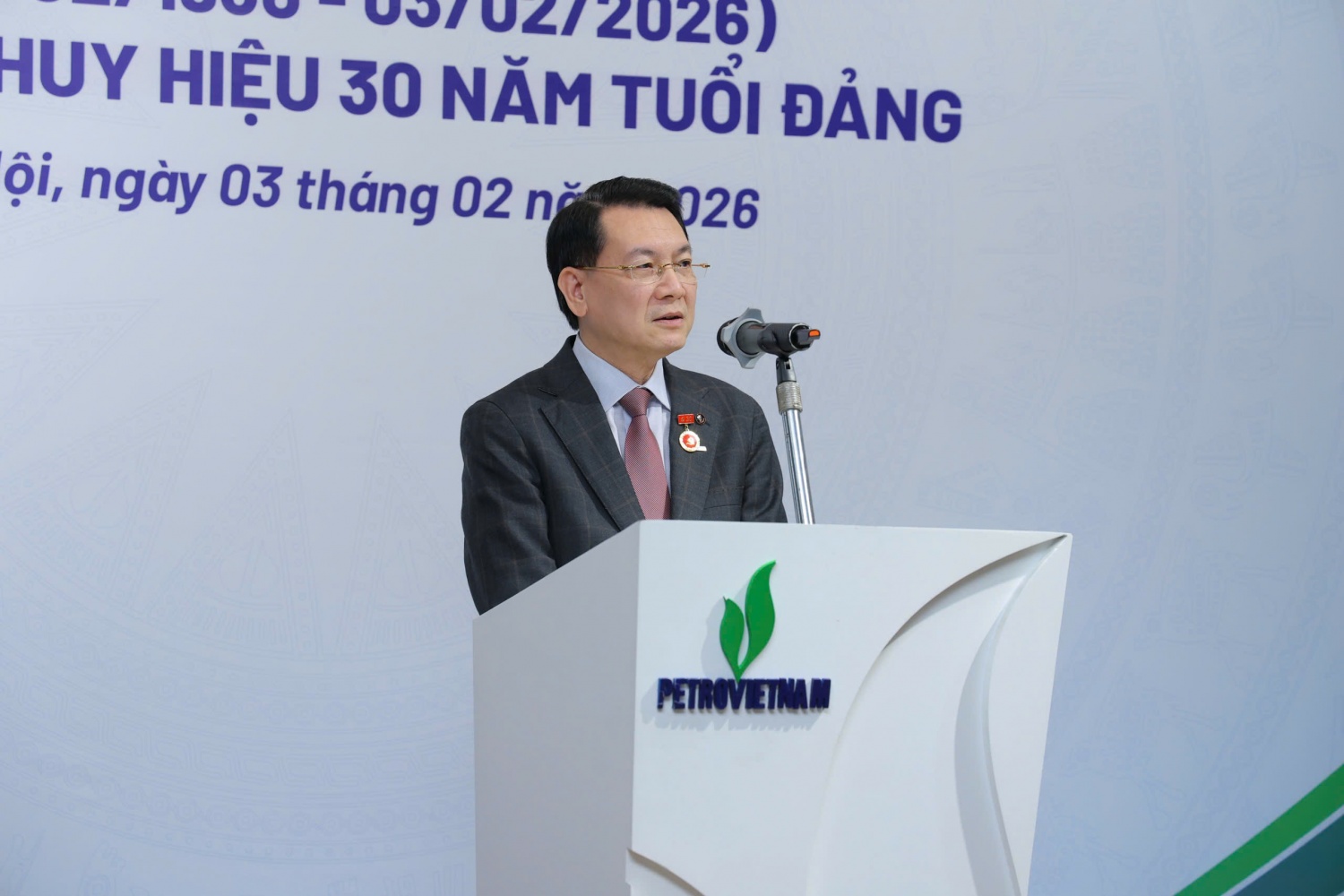 Đồng chí Phạm Tuấn Anh, Ủy viên Ban Chấp hành Đảng bộ, Thành viên HĐTV Tập đoàn, bày tỏ niềm xúc động và vinh dự sâu sắc khi được Đảng ghi nhận quá trình phấn đấu, rèn luyện và cống hiến trong suốt 30 năm qua