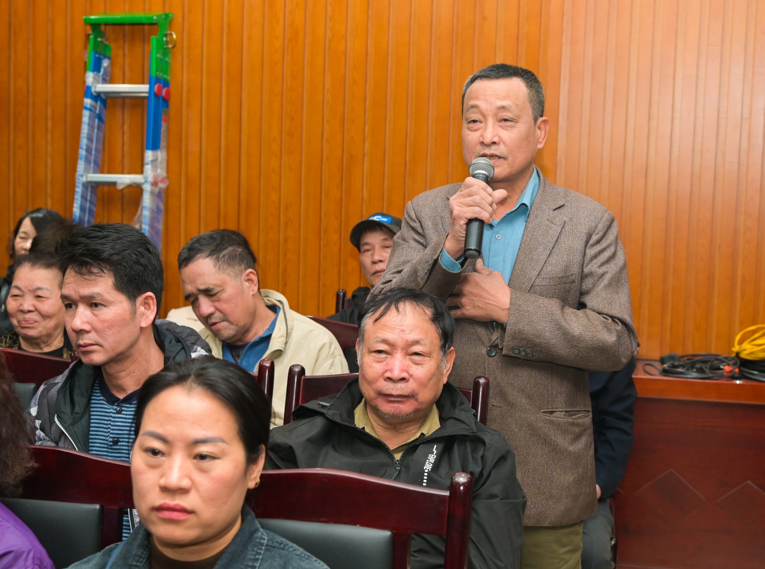 Cử tri phát biểu ý kiến tại Hội nghị