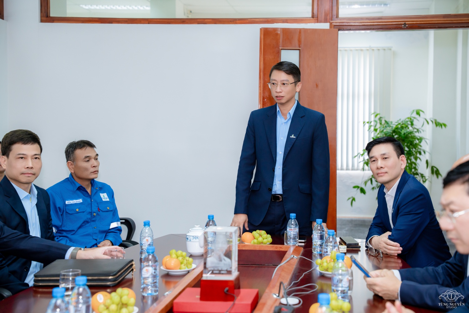 Đồng chí Trần Hồng Nam ghi nhận và đánh giá cao những nỗ lực, thành tích nổi bật mà tập thể lãnh đạo và người lao động PVNDB đã đạt được trong thời gian qua