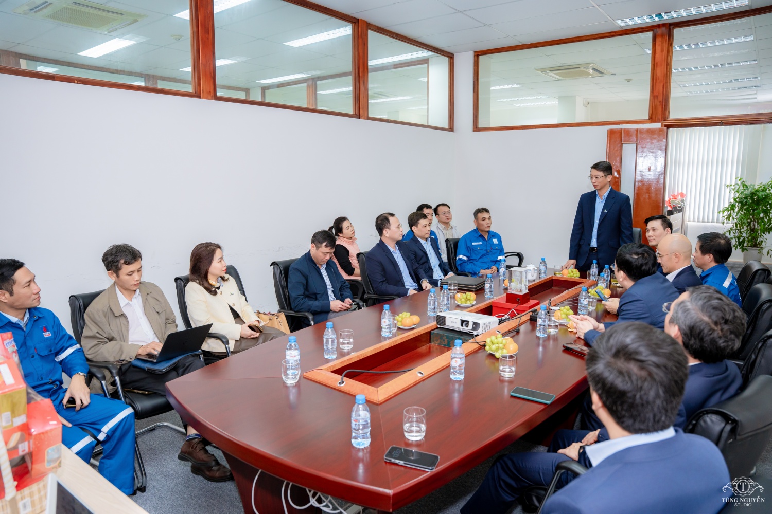 Đoàn công tác do đồng chí Trần Hồng Nam, Ủy viên BCH Đảng bộ, Thành viên HĐTV Petrovietnam dẫn đầu đến thăm hỏi, động viên cán bộ, công nhân viên PVNDB công tác tại tỉnh Thanh Hóa