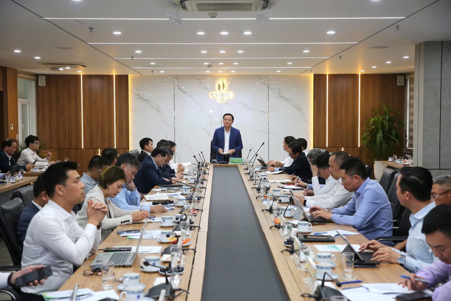 Chủ tịch HĐTV Petrovietnam Lê Ngọc Sơn yêu cầu BSR xây dựng mục tiêu tăng trưởng với khát vọng cao hơn, tương xứng với định hướng tăng trưởng của toàn Tập đoàn, đồng thời xác định rõ các động lực tăng trưởng cốt lõi.