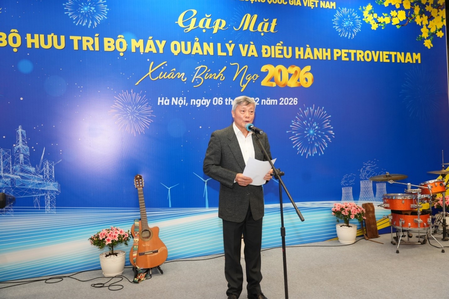 Ông Hoàng Xuân Hùng, Trưởng Ban Liên lạc hưu trí Tập đoàn, nguyên Phó Chủ tịch Hội đồng Quản trị Tập đoàn Dầu khí Việt Nam bày tỏ trân trọng trước sự quan tâm, chăm lo của lãnh đạo Tập đoàn và các tổ chức đoàn thể đối với đời sống vật chất, tinh thần của cán bộ, người lao động, đặc biệt là đội ngũ cán bộ đã nghỉ hưu
