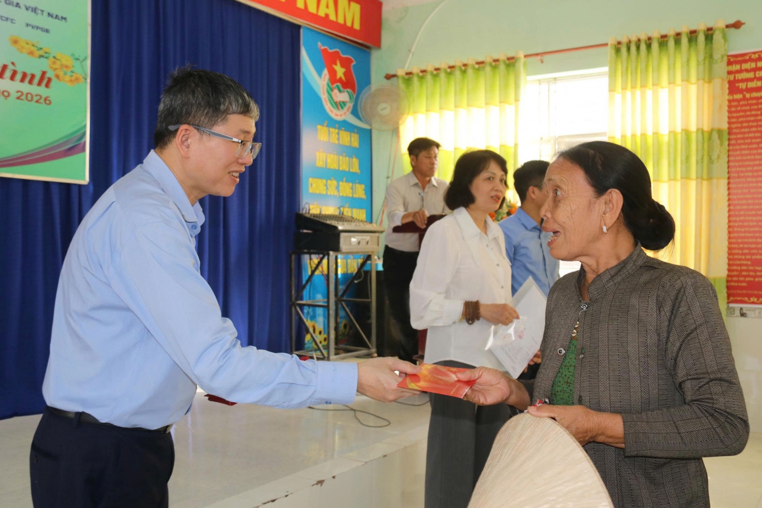300 người dân tại xã Vĩnh Hải được Petrovietnam hỗ trợ, chăm lo trong dịp Tết Nguyên đán Bính Ngọ 2026.