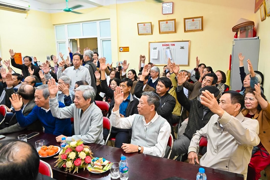 100% cử tri tham dự đã biểu quyết nhất trí giới thiệu các đồng chí ứng cử đại biểu Quốc hội khóa XVI, Hội đồng nhân dân các cấp nhiệm kỳ 2026-2031.
