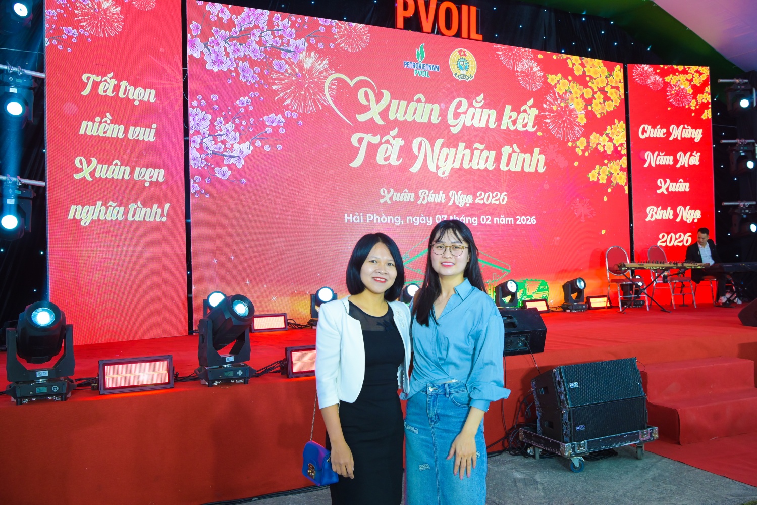 Chị Đoàn Thị Lan Anh (bên phải) - công tác tại PVOIL Đình Vũ cùng đồng nghiệp tham gia chương trình.