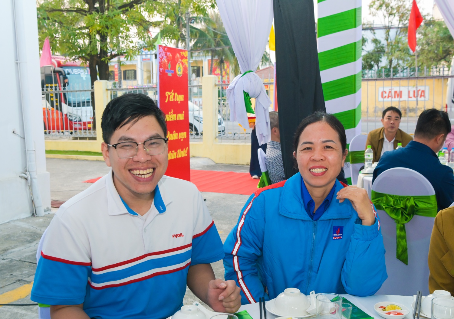 Chị Nguyễn Thị Hoàn và anh Trần Thế Vinh - công tác tại PVOIL Hưng Yên tham gia chương trình.