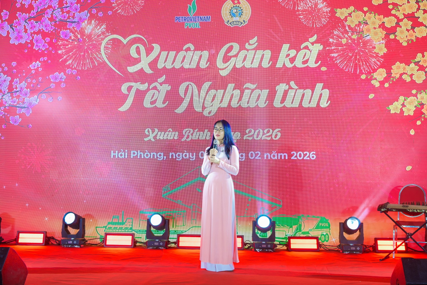 Bà Nguyễn Linh Giang - Phó Bí thư Đảng ủy, Thành viên HĐQT PVOIL phát biểu tại chương trình