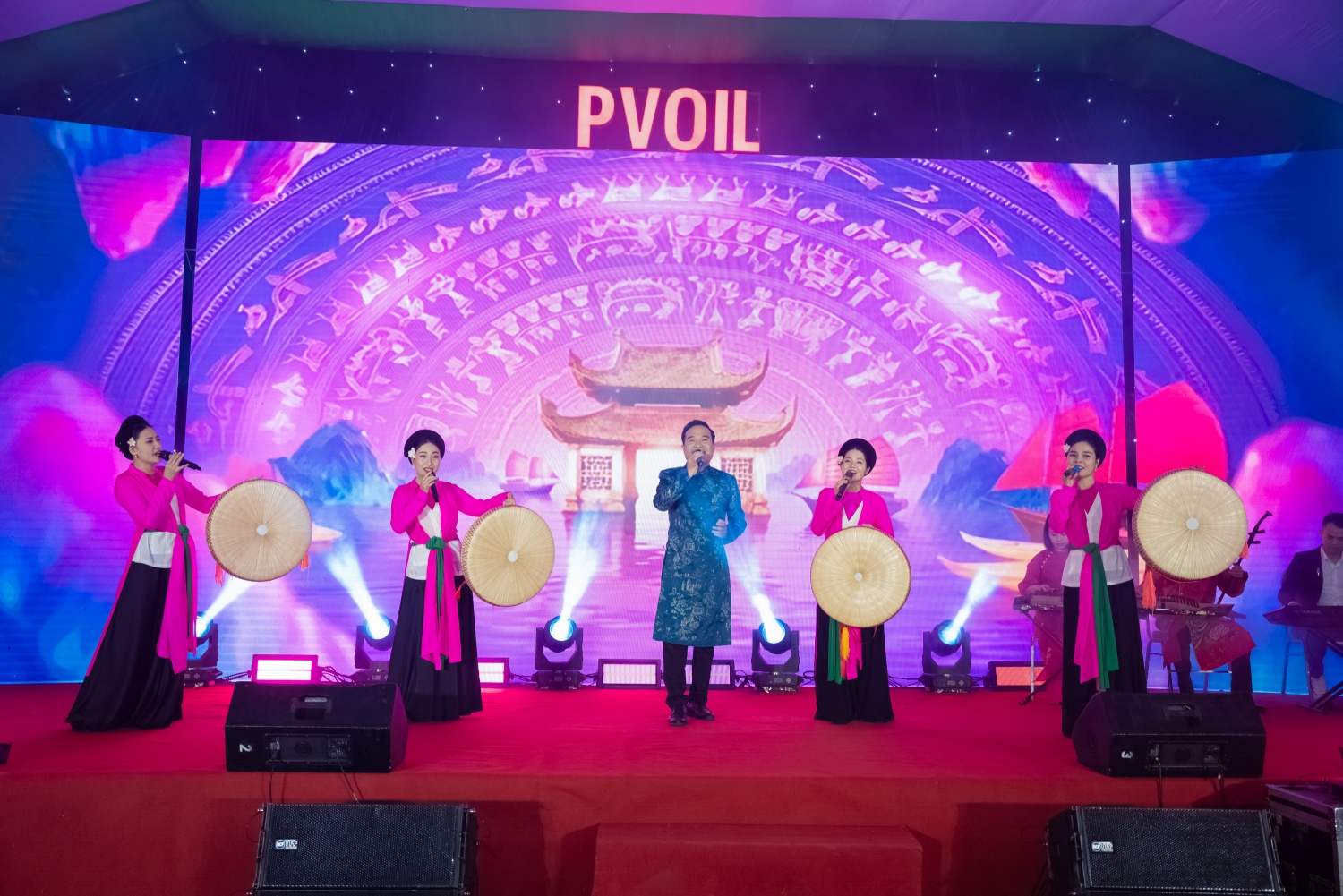 Chương trình văn nghệ đặc sắc.