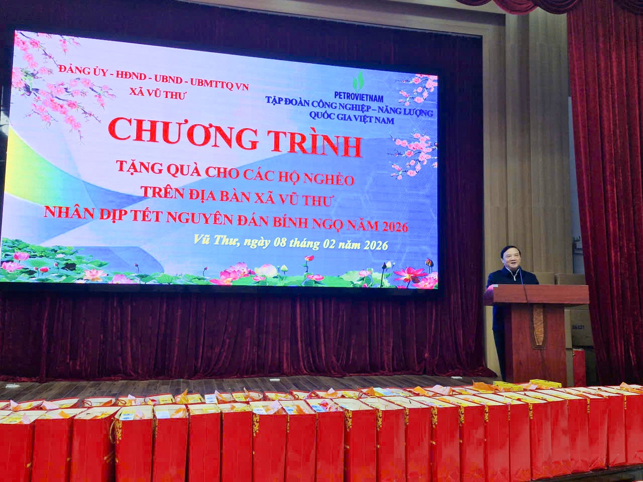 Phó Chủ tịch Quốc hội Nguyễn Khắc Định thân thiết gửi lời chúc mừng năm mới tới Đảng bộ, chính quyền và nhân dân xã Vũ Thư