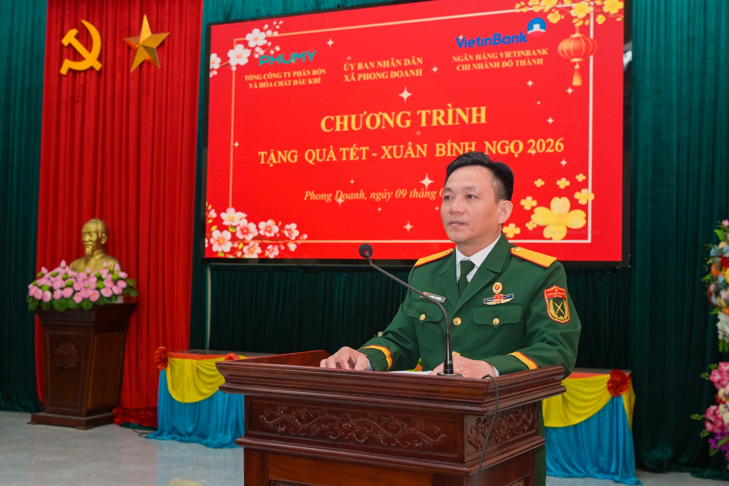 Đồng chí Lương Phương - Chủ tịch Hội Cựu chiến binh PVFCCo - Phú Mỹ phát biểu tại chương trình