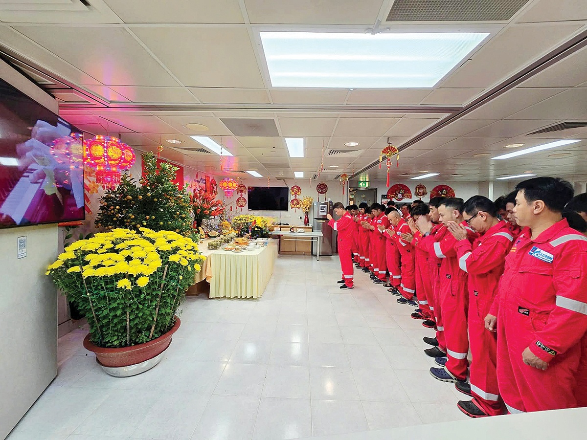 Phút giao thừa trên giàn Hải Thạch - Mộc Tinh