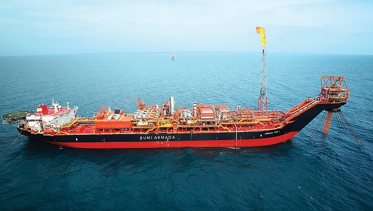 Giao thừa trên tàu Armada không có pháo hoa rực rỡ, nhưng lại mang một cảm giác thiêng liêng trước ngọn đuốc bùng cháy