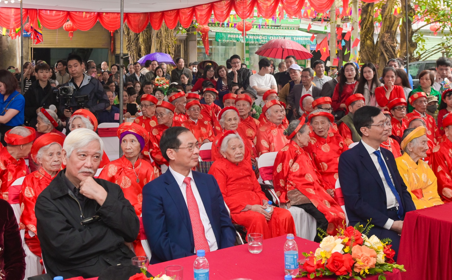 Các đại biểu tham dự chương trình.
