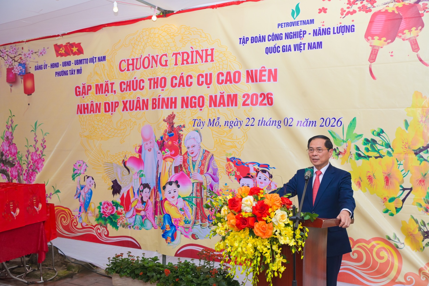 Phó Thủ tướng Chính phủ Bùi Thanh Sơn: Buổi gặp mặt, chúc Tết các cụ cao niên tại phường Tây Mỗ không chỉ là dịp tôn vinh, lan tỏa những giá trị truyền thống tốt đẹp của địa phương, mà còn góp phần bồi đắp lý tưởng, giáo dục thế hệ trẻ noi gương các cụ cao niên, tiếp tục phát huy tinh thần trách nhiệm, ý chí phấn đấu và khát vọng cống hiến vì sự phát triển của phường trong giai đoạn mới.