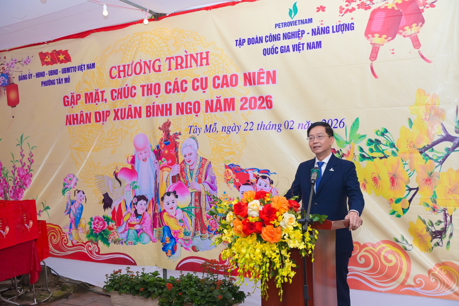 Đồng chí Trần Quang Dũng - Phó Bí thư Thường trực Đảng ủy Petrovietnam: Trong bối cảnh phường Tây Mỗ vừa kiện toàn theo địa giới hành chính mới, việc quan tâm chăm lo người có công, gia đình chính sách và tổ chức chúc thọ 138 cụ cao niên từ 90 tuổi trở lên càng có ý nghĩa đặc biệt sâu sắc. Đây không chỉ là hoạt động thiết thực, thể hiện đạo lý “uống nước nhớ nguồn”, mà còn là sự khẳng định rõ nét tinh thần trân trọng, biết ơn đối với thế hệ đi trước - những người đã dày công vun đắp truyền thống, tạo nền tảng cho sự phát triển hôm nay.