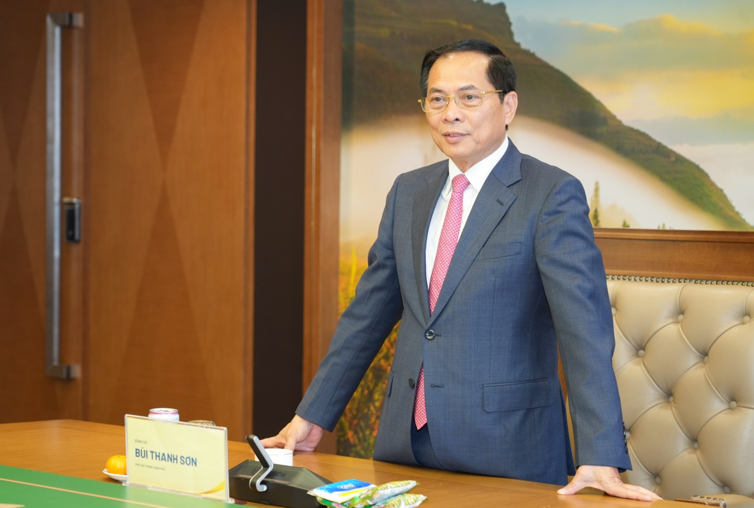 Phó Thủ tướng Bùi Thanh Sơn kỳ vọng Tập đoàn phấn đấu đạt mức tăng trưởng trên 10%, tiếp tục giữ vai trò đầu tàu trong bảo đảm an ninh năng lượng và ổn định kinh tế vĩ mô.