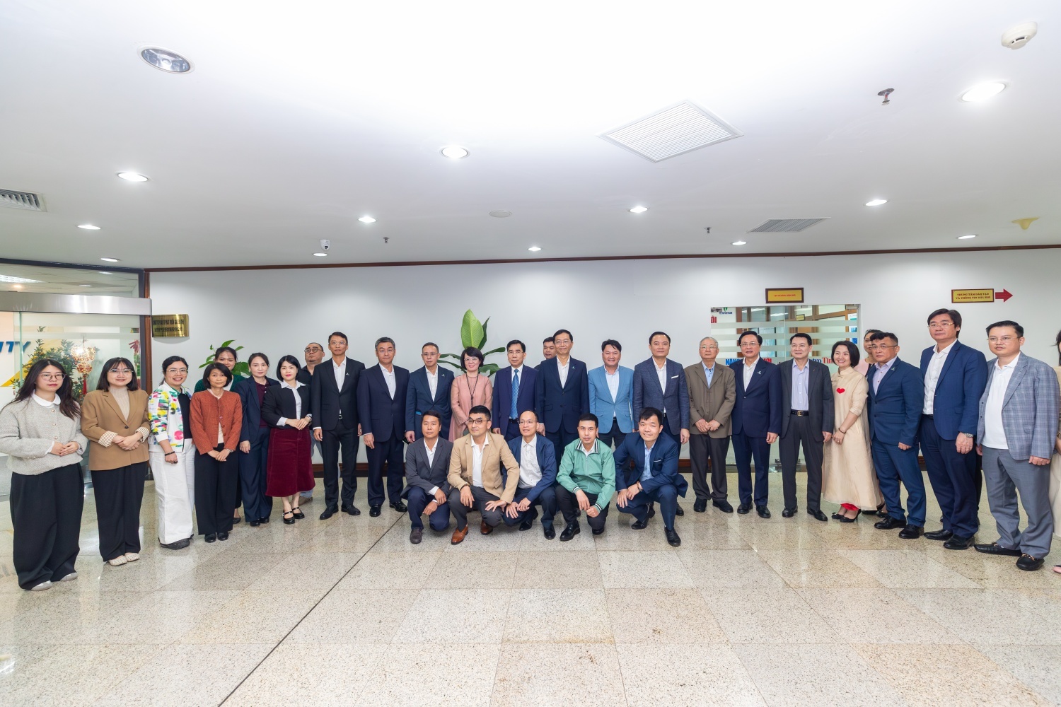 Lãnh đạo Tập đoàn thăm, chúc mừng năm mới tới toàn thể cán bộ, phóng viên, biên tập viên Tạp chí Năng lượng Mới/PetroTimes