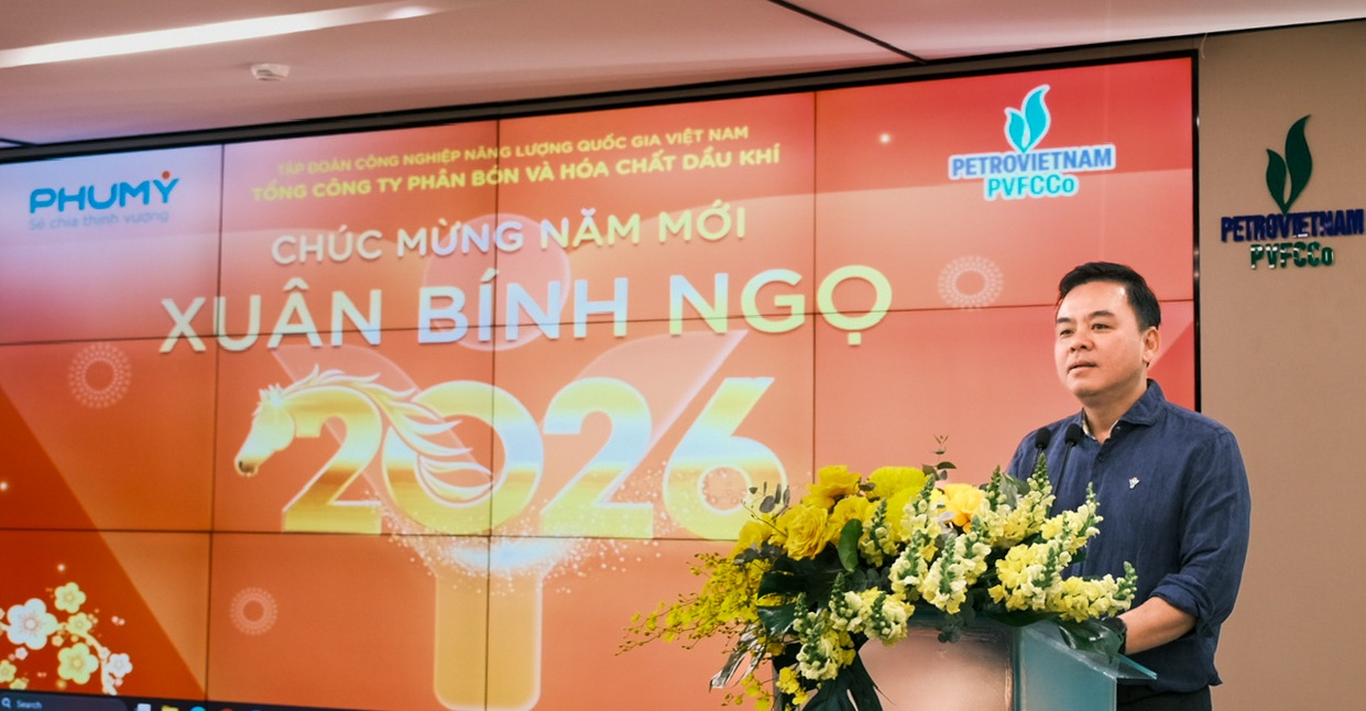 Ông Nguyễn Xuân Hoà - Bí thư Đảng uỷ, Chủ tịch HĐQT Tổng công ty, phát biểu tại buổi gặp mặt đầu năm sau kỳ nghỉ Tết Nguyên đán.