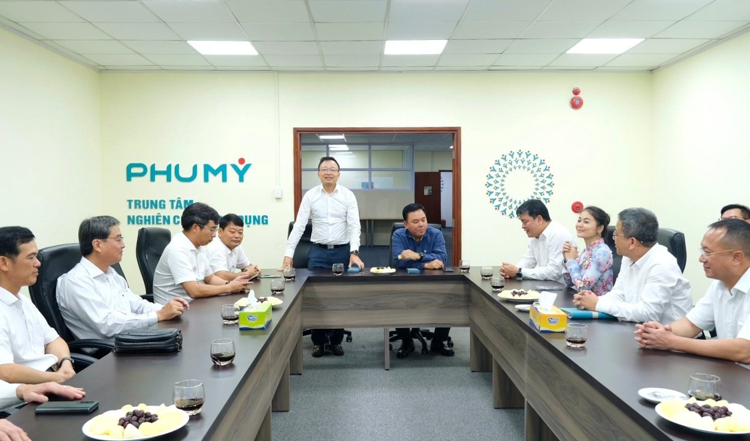 Ông Phan Công Thành - Tổng Giám đốc Tổng công ty gửi lời chúc mừng năm mới đến CBCNV tại Trung tâm Nghiên cứu Ứng dụng.