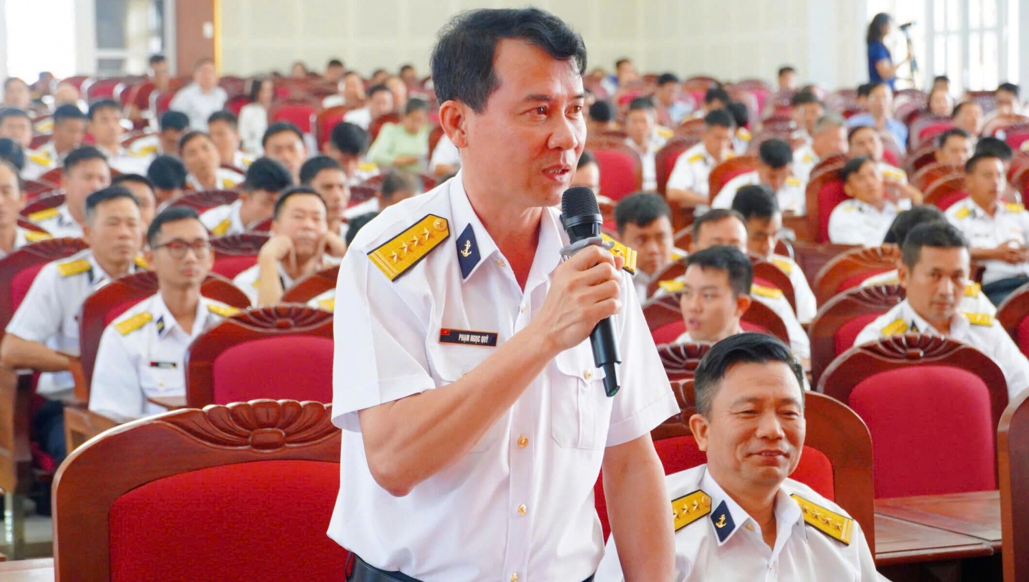 Đại tá Phạm Ngọc Quý, Chủ nhiệm Chính trị Vùng 2 Hải quân quan tâm sâu sắc đến định hướng phát triển của Petrovietnam với mục tiêu “5 chữ An”, trong đó nổi bật là an ninh năng lượng và an ninh quốc phòng.