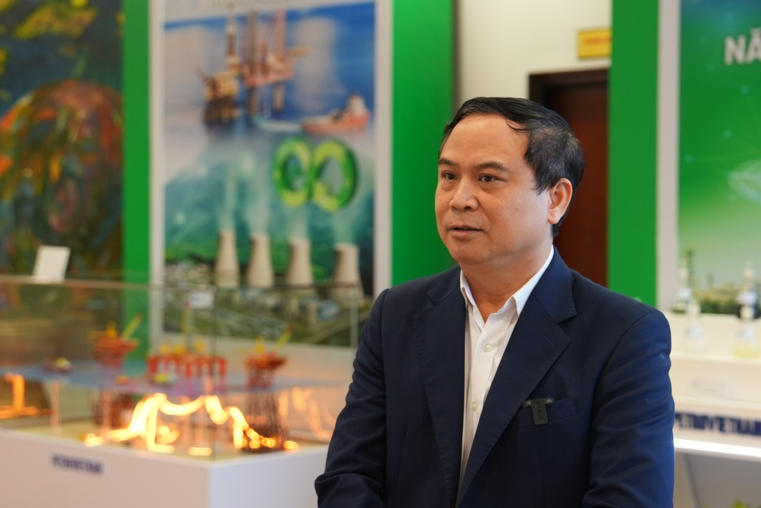 Đồng chí Đặng Văn Huệ: Toàn thể cán bộ, đảng viên và người lao động Petrovietnam cần tích cực nghiên cứu, học tập, cụ thể hóa các nội dung thành nhiệm vụ và chương trình hành động thiết thực, quyết tâm triển khai thực hiện thắng lợi 2 nghị quyết quan trọng của Bộ Chính trị.