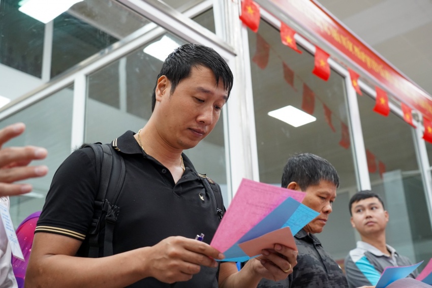 Mỗi lá phiếu trên tay gửi gắm niềm hy vọng của cử tri.