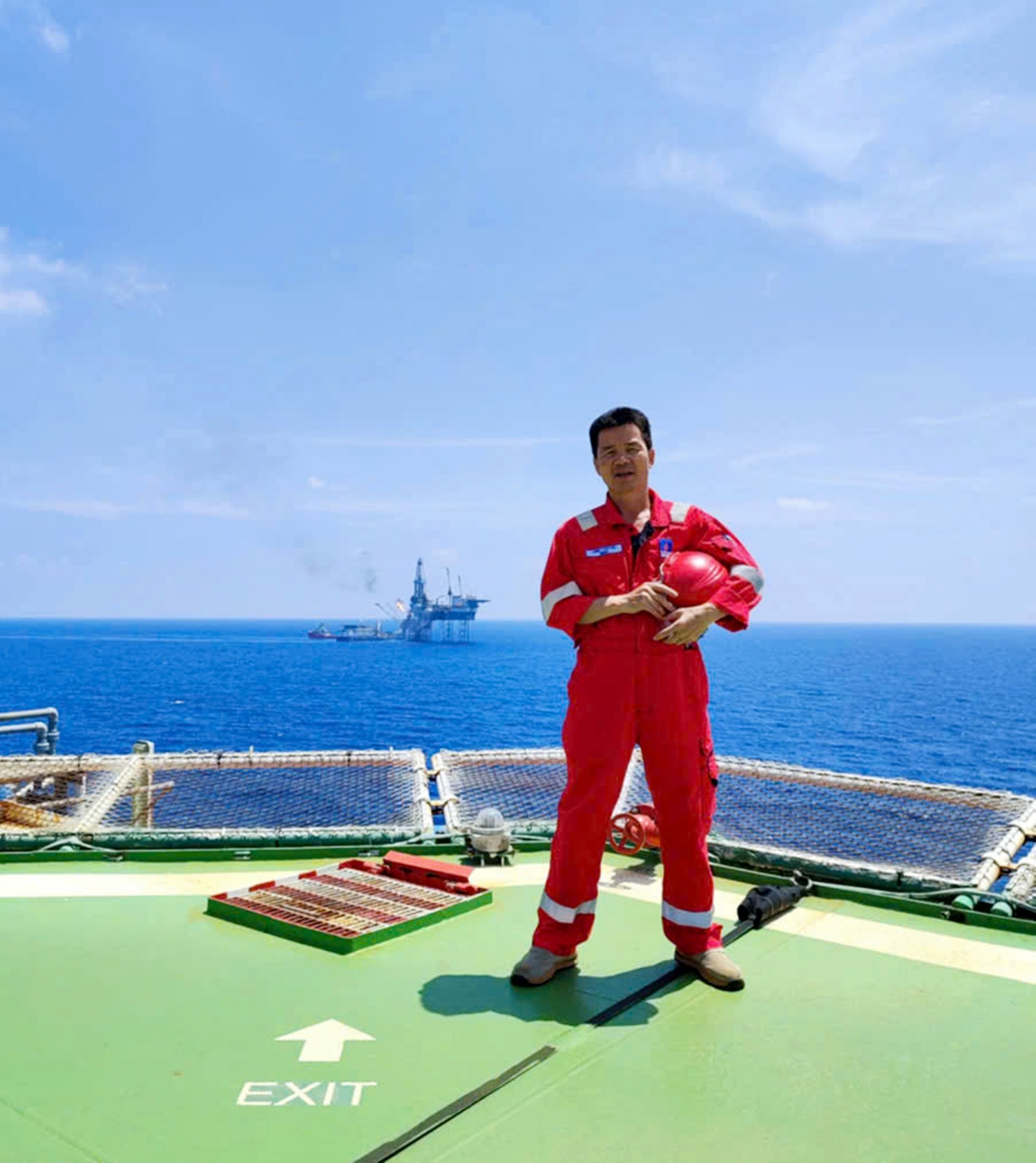 Bác sĩ Lèng Văn Chi, làm việc tại giàn FPU Đại Hùng 01