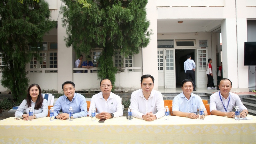 Các đại biểu tham dự chương trình.