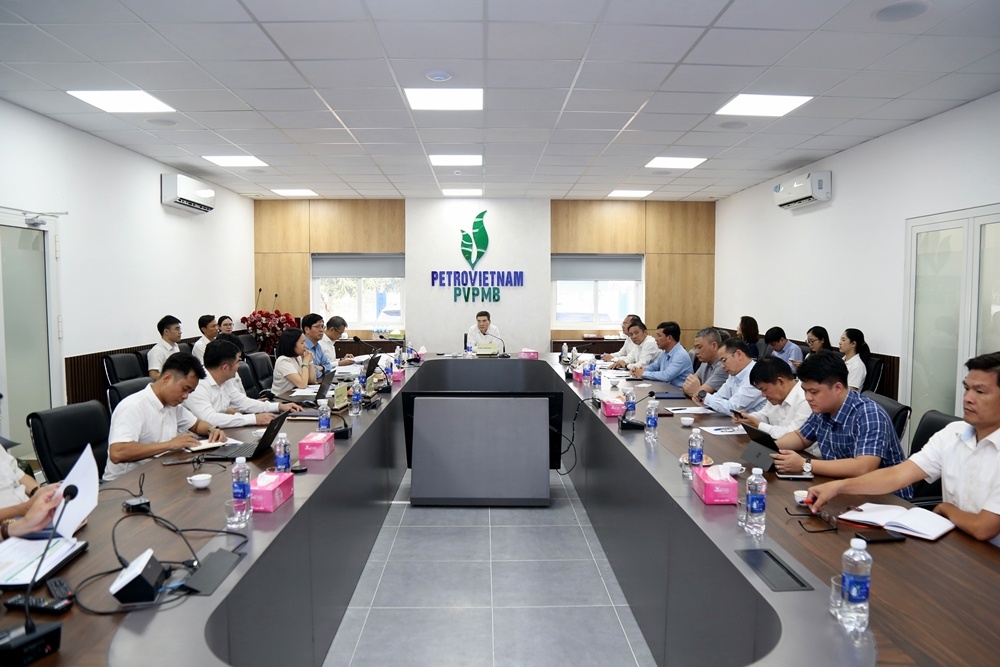 Phó Tổng Giám đốc Petrovietnam Dương Mạnh Sơn chủ trì buổi làm việc.