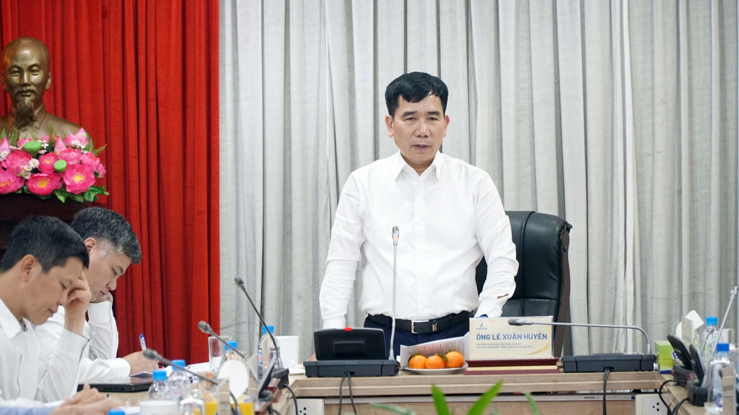 Đồng chí Lê Xuân Huyên, Phó Tổng Giám đốc phụ trách Ban Điều hành Petrovietnam phát biểu chỉ đạo, kết luận buổi giao ban