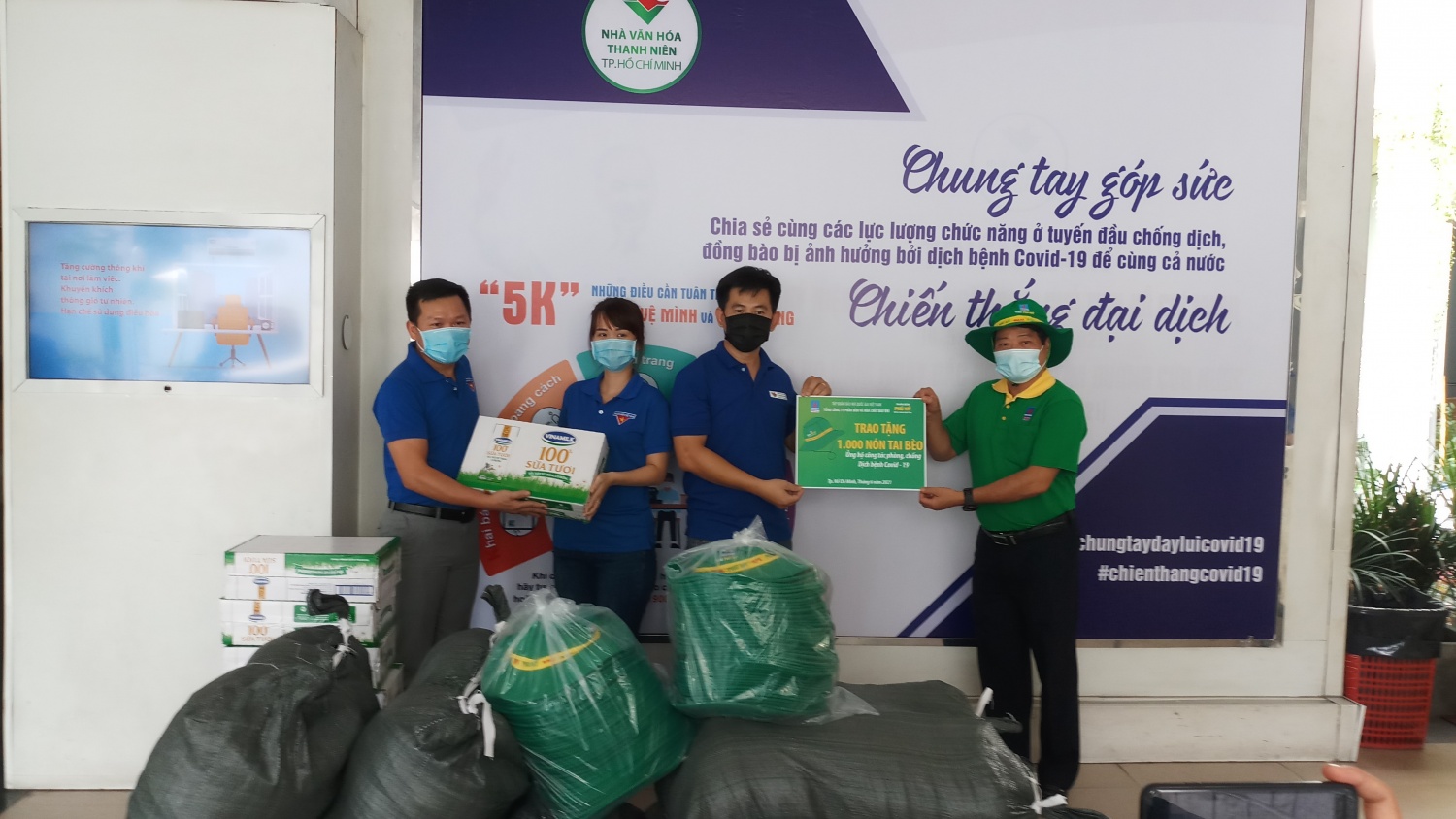 PVFCCo - Phú Mỹ chung tay góp sức cùng tuyến đầu chống dịch Covid-19.