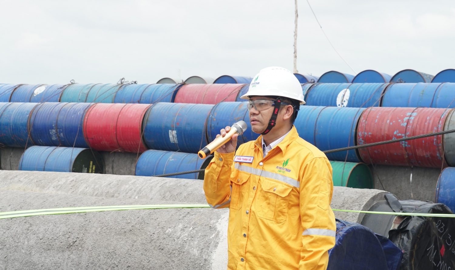 Ông Trần Thanh Hải - Tổng Giám đốc SWPOC ghi nhận những nỗ lực của đội ngũ cán bộ, kỹ sư, công nhân đã bám sát công trường trong thời gian qua.