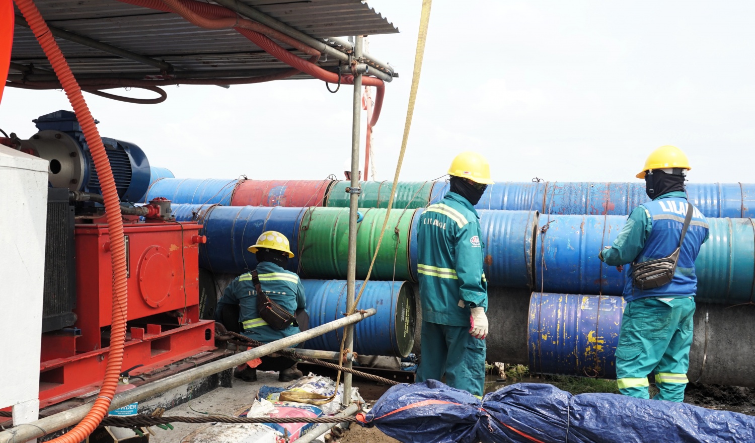 Công tác kéo, đẩy ống do nhà thầu Lilama 18 tổ chức thi công, đóng vai trò là bước khởi đầu cho giai đoạn lắp đặt tuyến ống trên bờ.