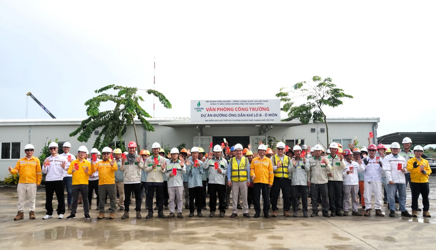 Những lời động viên và sự sẻ chia kịp thời đã góp phần tiếp thêm động lực để người lao động yên tâm gắn bó với công trường.