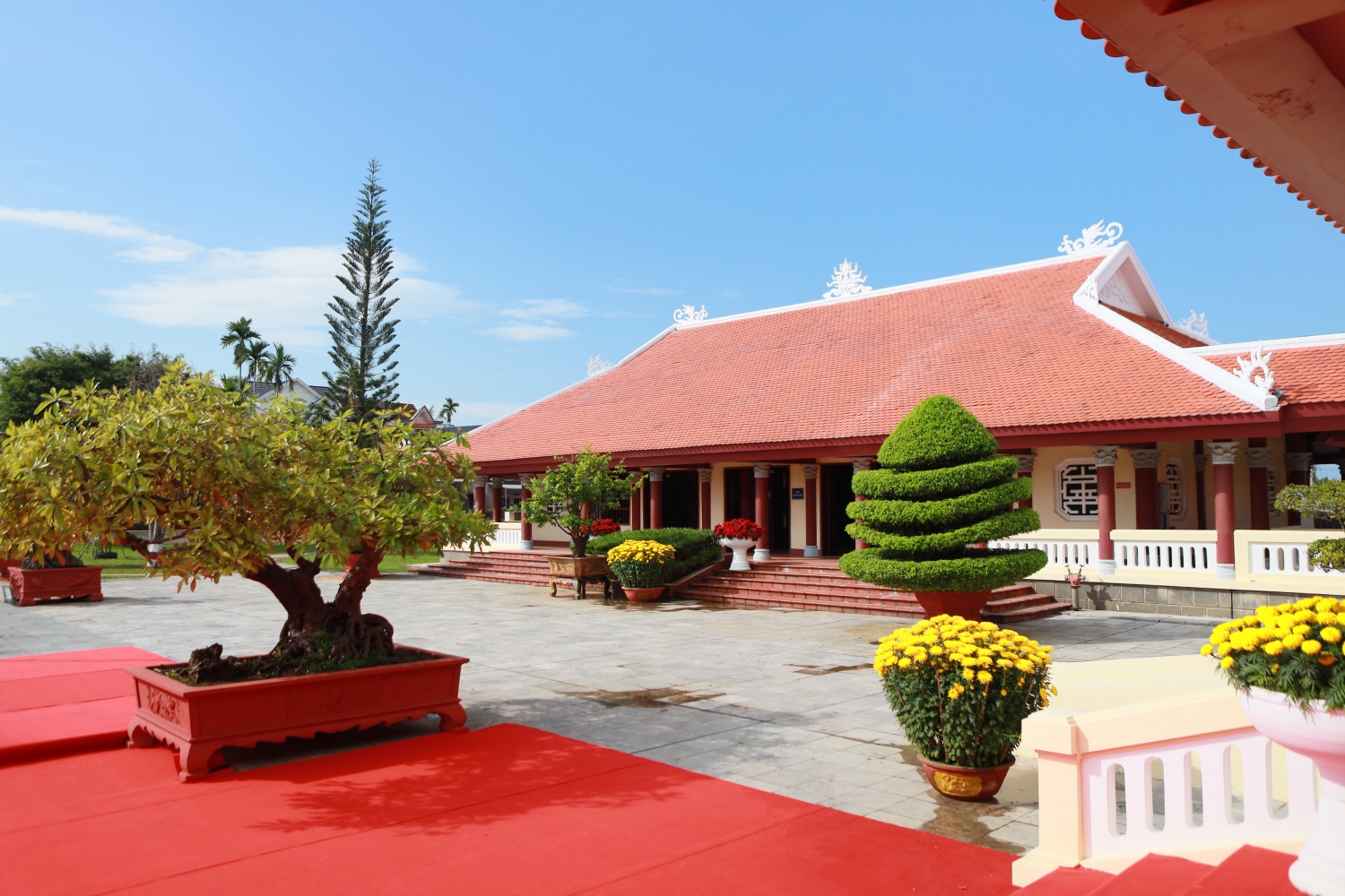 Một góc Khu lưu niệm Thủ tướng Phạm Văn Đồng, nơi các thế hệ đến dâng hương tưởng nhớ và tìm hiểu về cuộc đời của người.