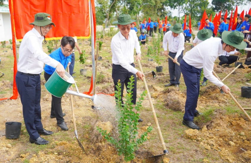 Thực hiện Tết trồng cây “Đời đời nhớ ơn Bác Hồ” năm 2026