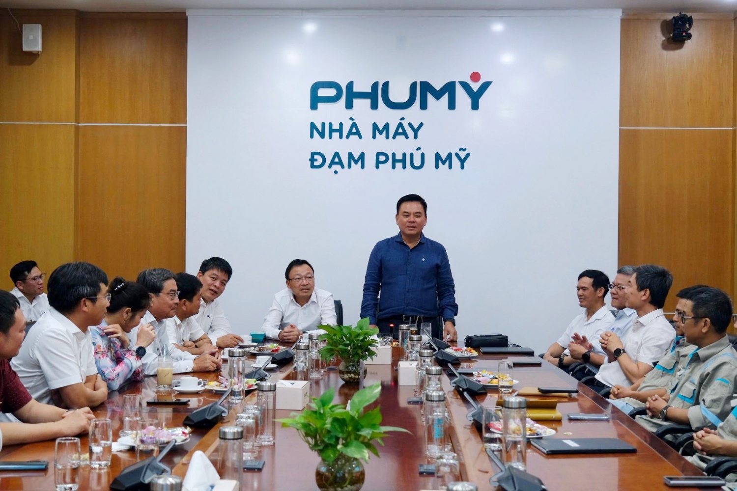 Ban lãnh đạo PVFCCo - Phú Mỹ làm việc với Nhà máy Đạm Phú Mỹ về công tác vận hành và kế hoạch sản xuất năm 2026.