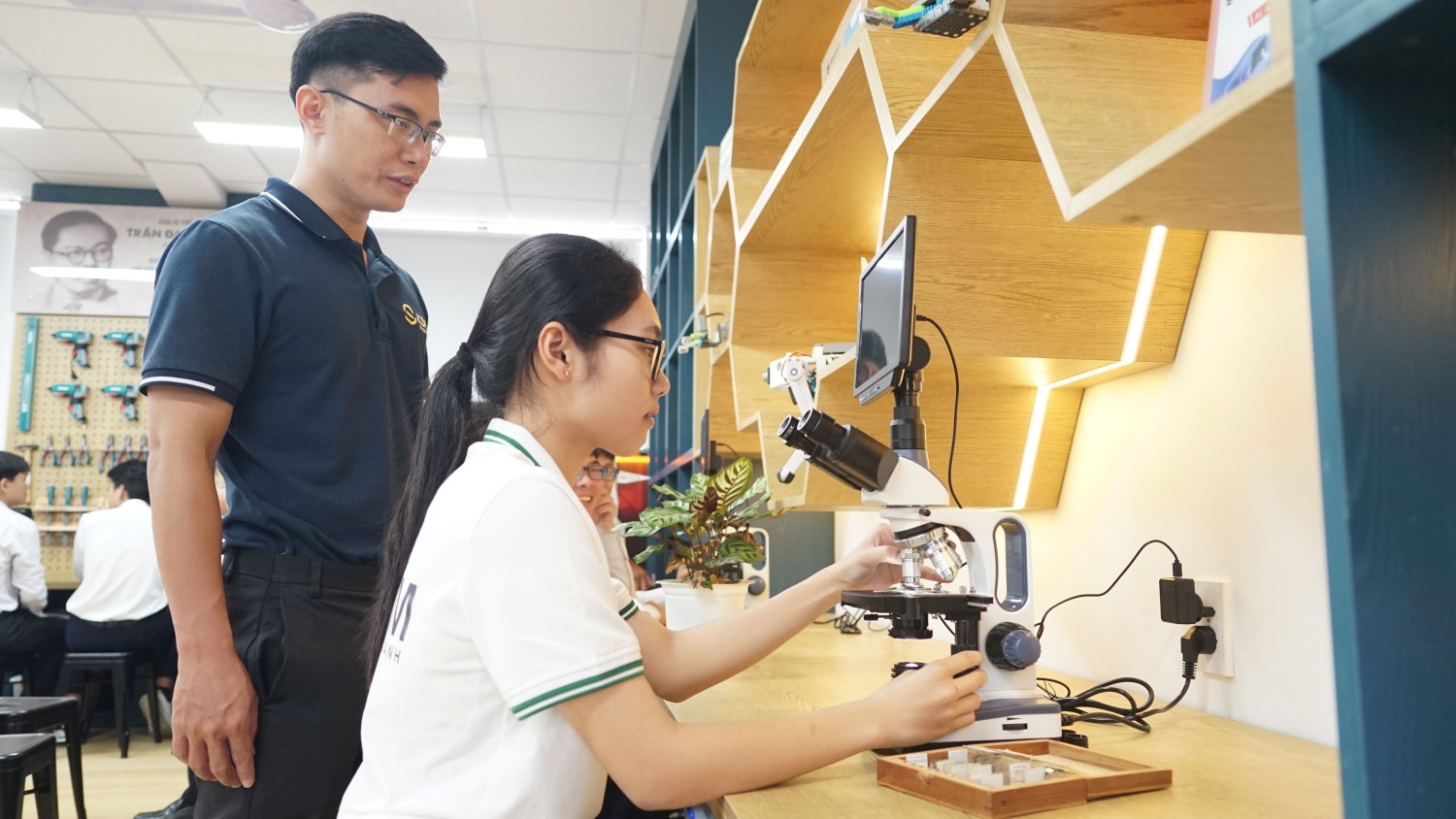 Từ những không gian học tập cụ thể, Petrovietnam khẳng định cam kết đồng hành cùng TP Hồ Chí Minh trong lĩnh vực giáo dục, đặt nền móng cho một thế hệ công dân trẻ năng động, sáng tạo, sẵn sàng hội nhập trong kỷ nguyên khoa học - công nghệ.