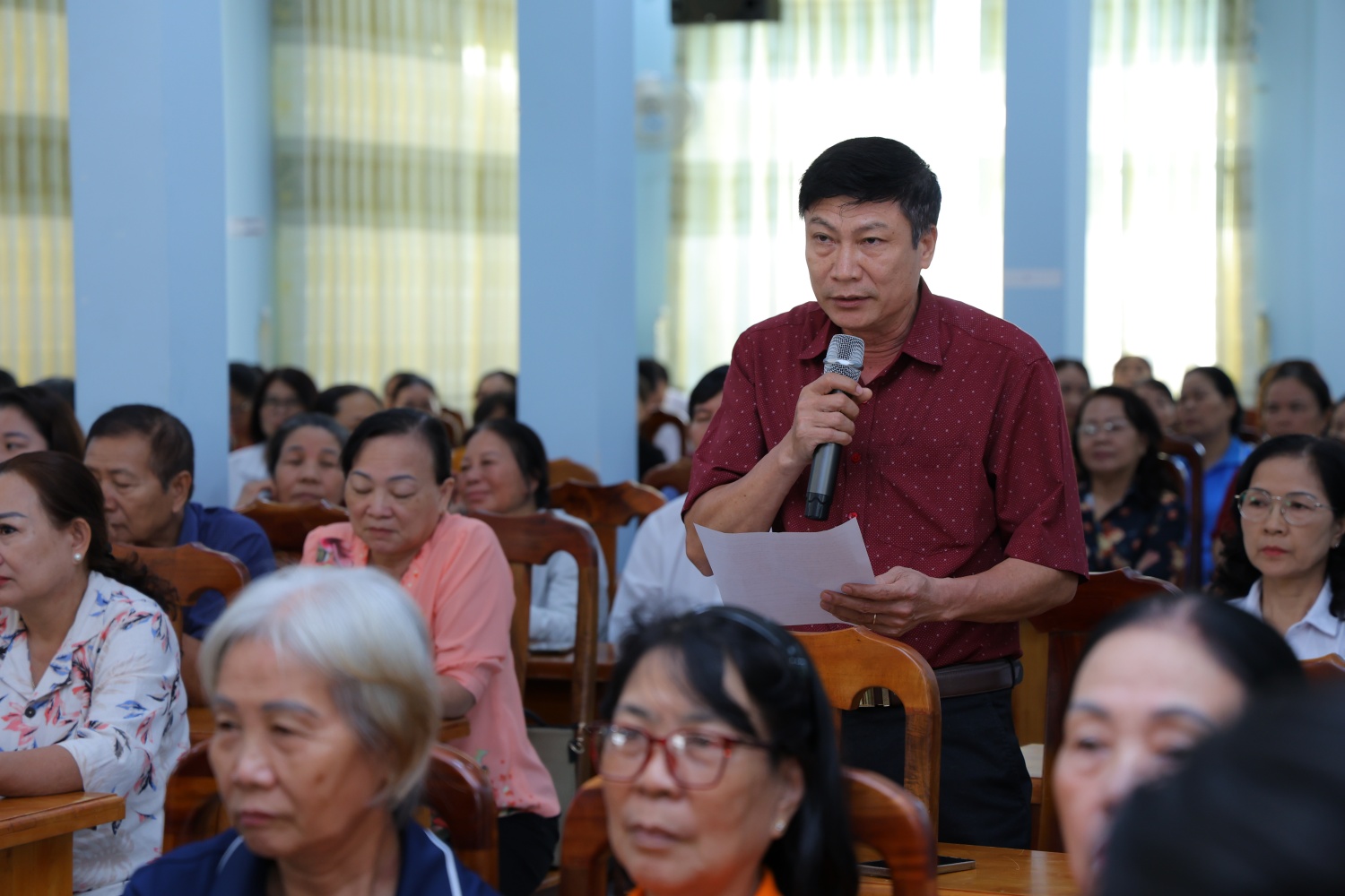 Cử tri Phan Văn Hòe bày tỏ tin tưởng các ứng cử viên với năng lực, trách nhiệm, kinh nghiệm của mình sẽ là những người đại biểu của nhân dân, là cầu nối quan trọng giữa nhân dân dân địa phương với chính quyền các cấp và Quốc hội.